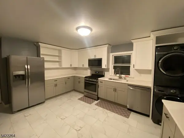 64 Congress St, Newark City, NJ 07105