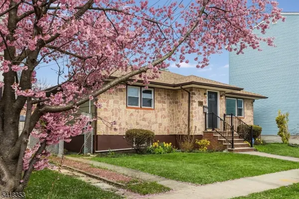 81 Burnett Ave, Maplewood Twp., NJ 07040