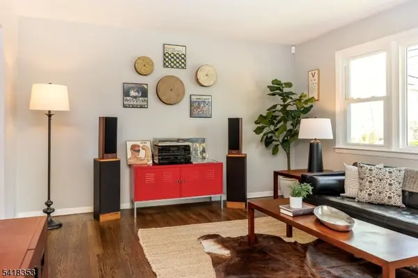 81 Burnett Ave, Maplewood Twp., NJ 07040