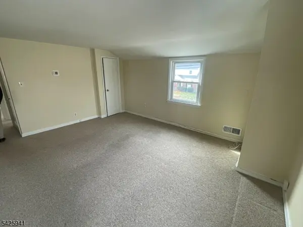 17-35 11Th St #2, Fair Lawn Boro, NJ 07410