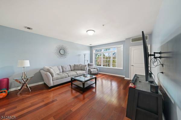 104 E Elizabeth Ave #310, Linden City, NJ 07036