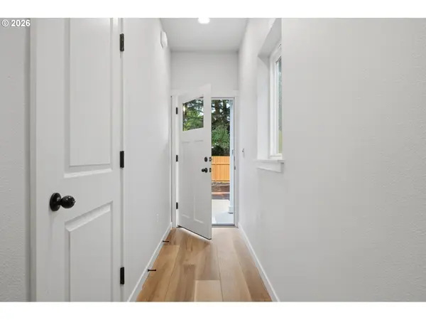 9255 E Burnside ST, Portland, OR 97216