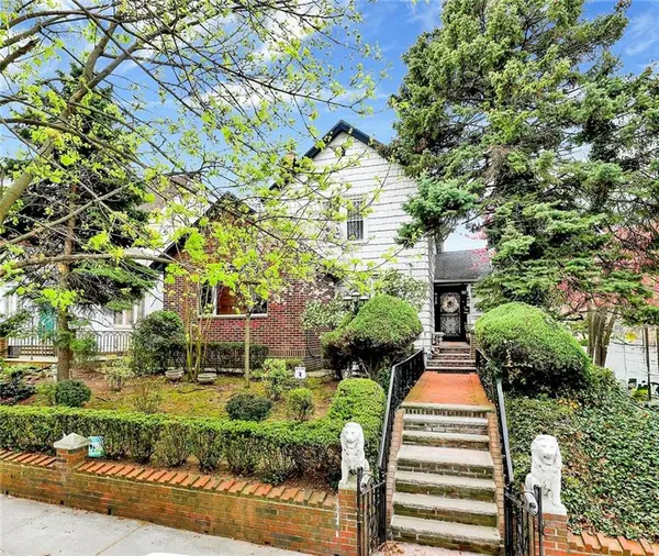 32 87th ST, Brooklyn, NY 11209