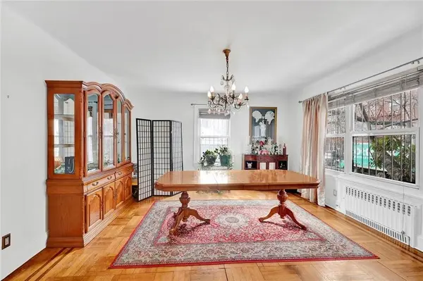 32 87th ST, Brooklyn, NY 11209