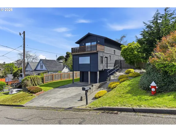 2149 HAMILTON ST, North Bend, OR 97459