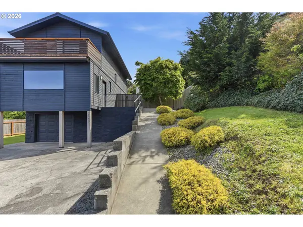 2149 HAMILTON ST, North Bend, OR 97459