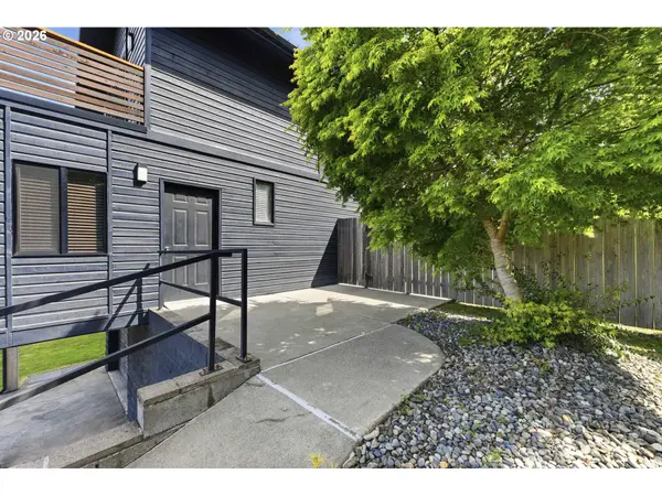 2149 HAMILTON ST, North Bend, OR 97459