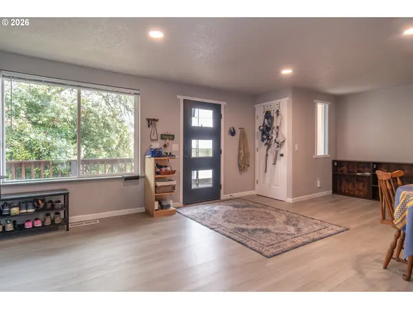 924 NE CENTRAL ST, Roseburg, OR 97470