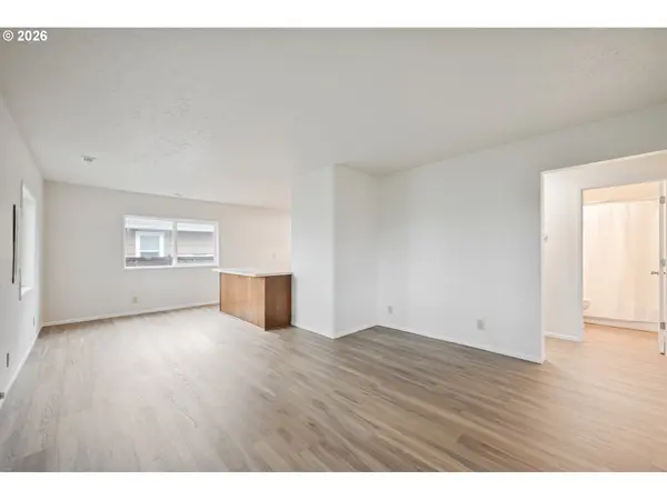 1123 7TH AVE, Longview, WA 98632