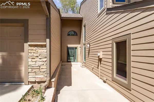 24 Woodbridge DR, Colorado Springs, CO 80906