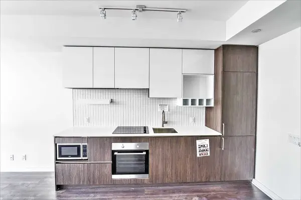 5 Buttermill AVE #4701, Vaughan, ON L4K 0J5