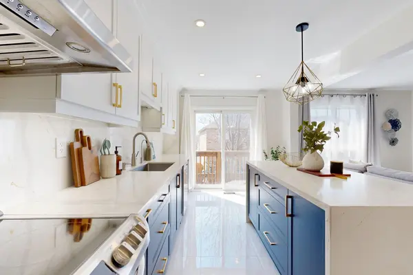 880 Isaac Phillips WAY, Newmarket, ON L3X 2Y8