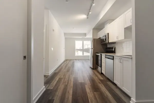 430 Essa RD #424, Barrie, ON L4N 9C6