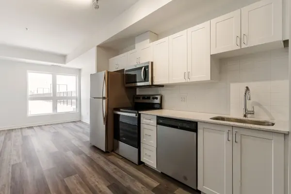 430 Essa RD #424, Barrie, ON L4N 9C6