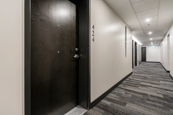 430 Essa RD #424, Barrie, ON L4N 9C6