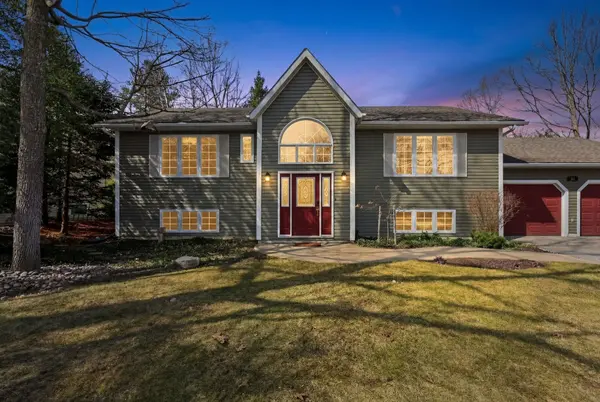 34 Rodrium RD, Wasaga Beach, ON L9Z 1R5