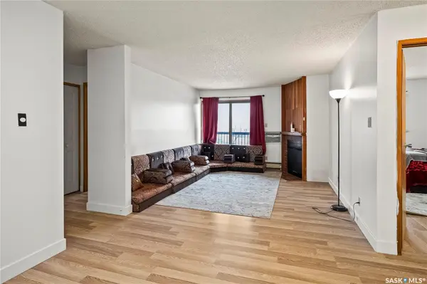 215 Kingsmere BOULEVARD #201, Saskatoon, SK S7J 4J6