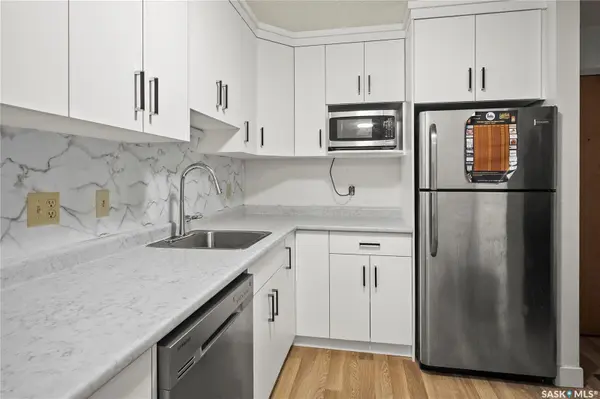 215 Kingsmere BOULEVARD #201, Saskatoon, SK S7J 4J6