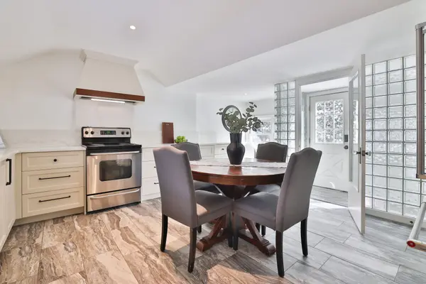 455 Nelson AVE, Burlington, ON L7S 1N3