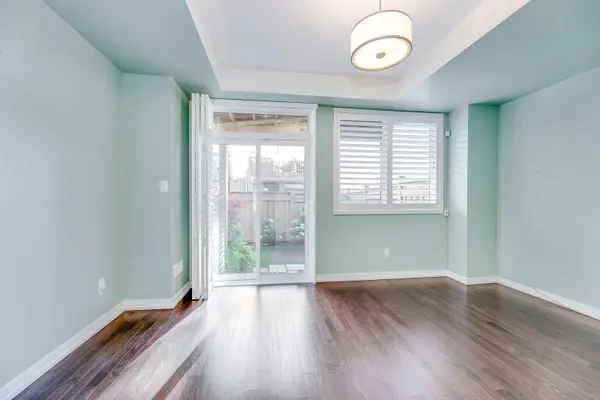 227 Huguenot RD, Oakville, ON L6H 0L6