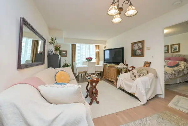 335 Rathburn RD W #1108, Mississauga, ON L5B 0C8