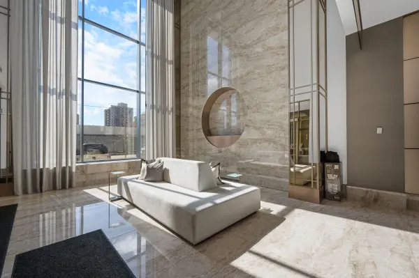 2007 James ST #704, Burlington, ON L7R 0G7