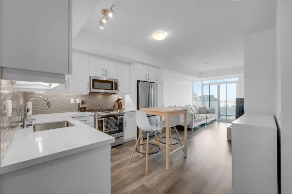 2007 James ST #704, Burlington, ON L7R 0G7