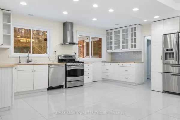 145 Wolfdale AVE, Oakville, ON L6L 4R9