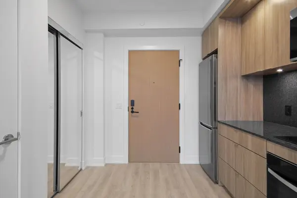 25 Cordova AVE #1706, Toronto W08, ON M9A 0E5