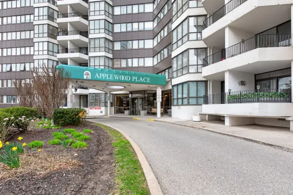 1333 Bloor ST #PH15, Mississauga, ON L4Y 3T6