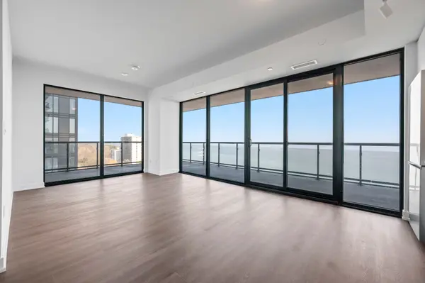 2075 Lakeshore RD #1104, Burlington, ON L7R 0H3