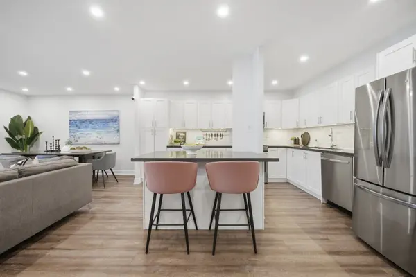 75 Emmett AVE #112, Toronto W04, ON M6M 5A7