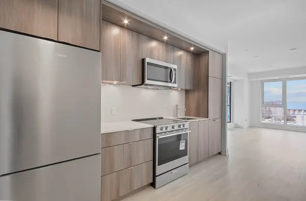 25 Cordova AVE #712, Toronto W08, ON M9A 0E5