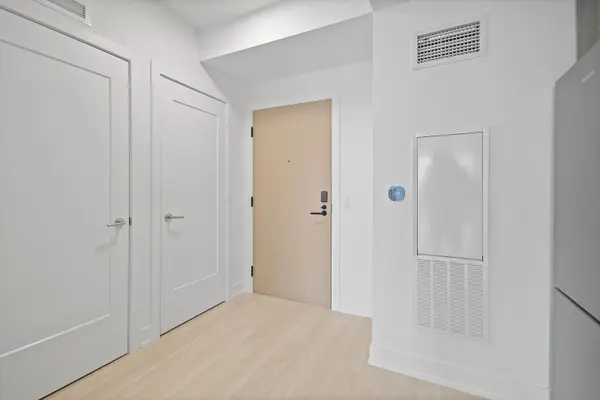 25 Cordova AVE #712, Toronto W08, ON M9A 0E5