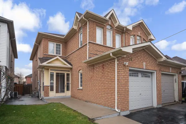 35 Velvet Grass LN, Brampton, ON L6R 1X8