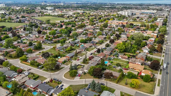 23 centennial Pkwy S, Hamilton, ON L8G 2C1