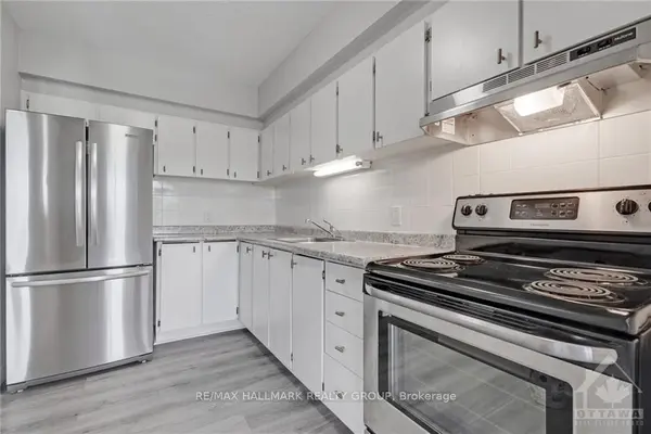 158C MCARTHUR AVE #302, Vanier And Kingsview Park, ON K1L 8C9