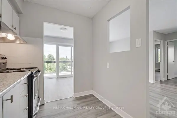 158C MCARTHUR AVE #302, Vanier And Kingsview Park, ON K1L 8C9