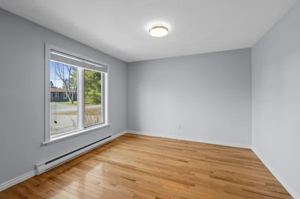 114 Poole ST, Carp - Dunrobin - Huntley - Fitzroy And Area, ON K0A 1X0