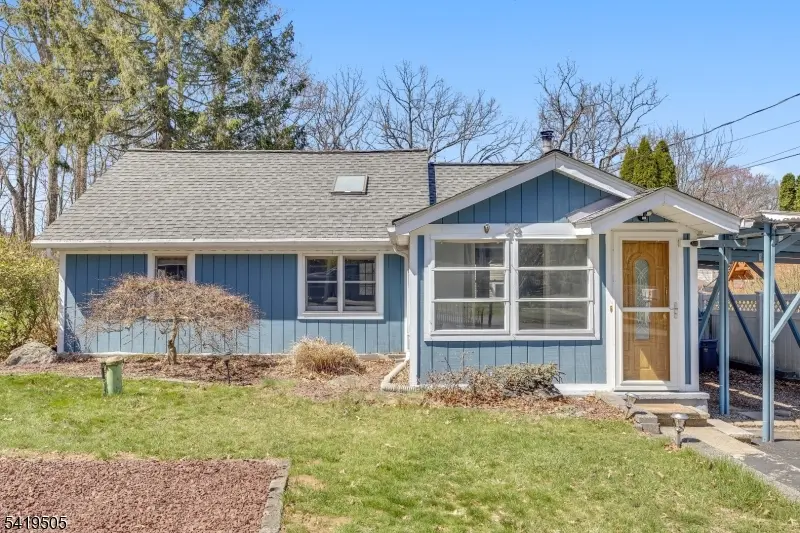 28 Oriole Rd, Jefferson Twp., NJ 07438