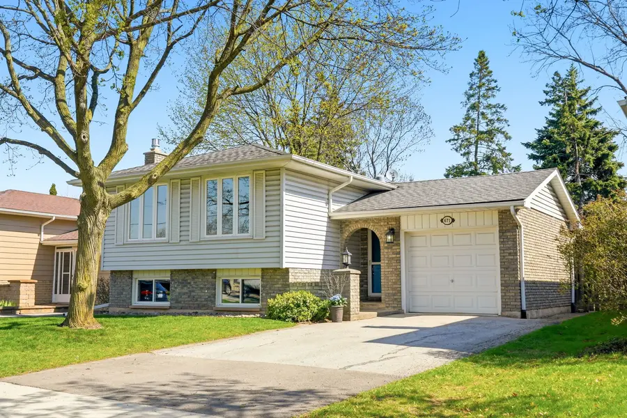 671 Woodview RD, Burlington, ON L7N 3A4