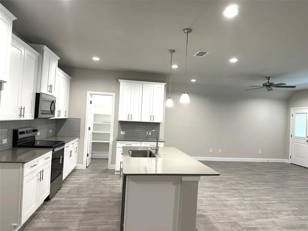 211 Tristan Street, Mansfield, TX 76063