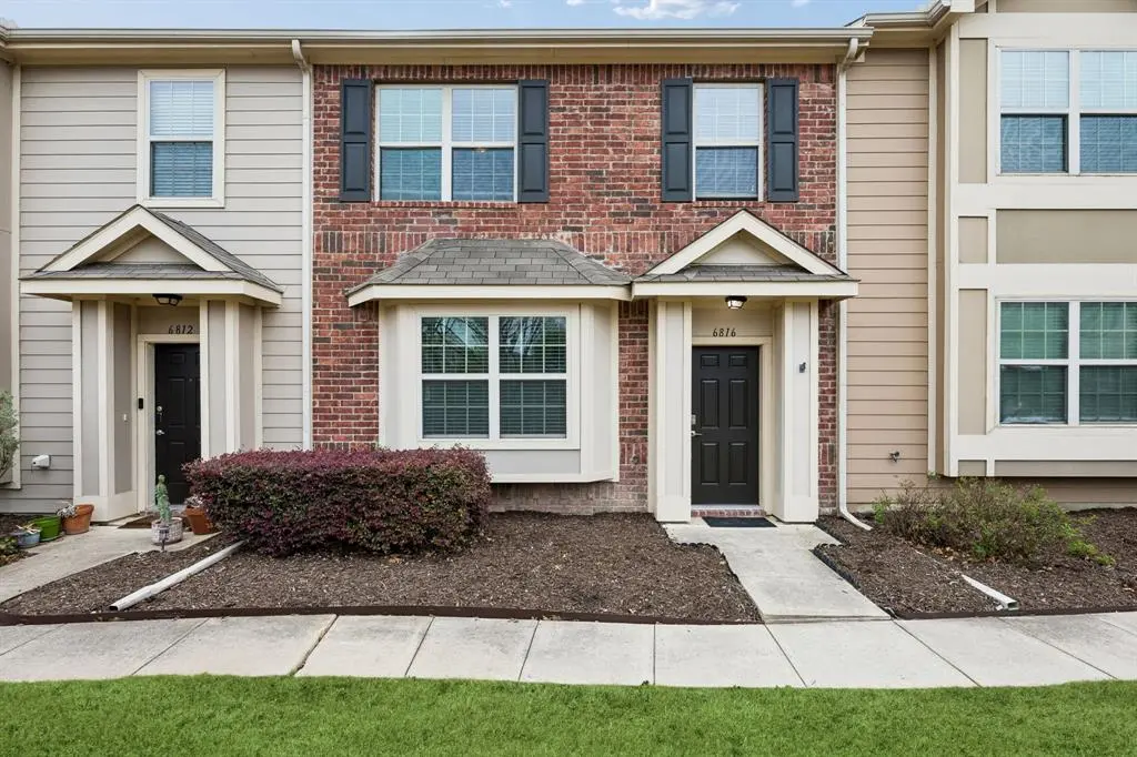 6816 Carrington Lane, Fort Worth, TX 76137