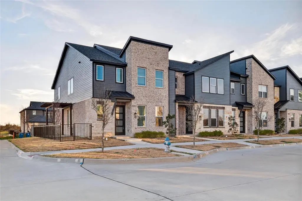 8901 Lowell Street, Rowlett, TX 75089