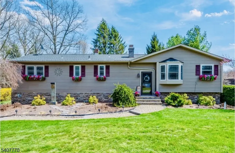 3 Birchwood Dr, Vernon Twp., NJ 07460