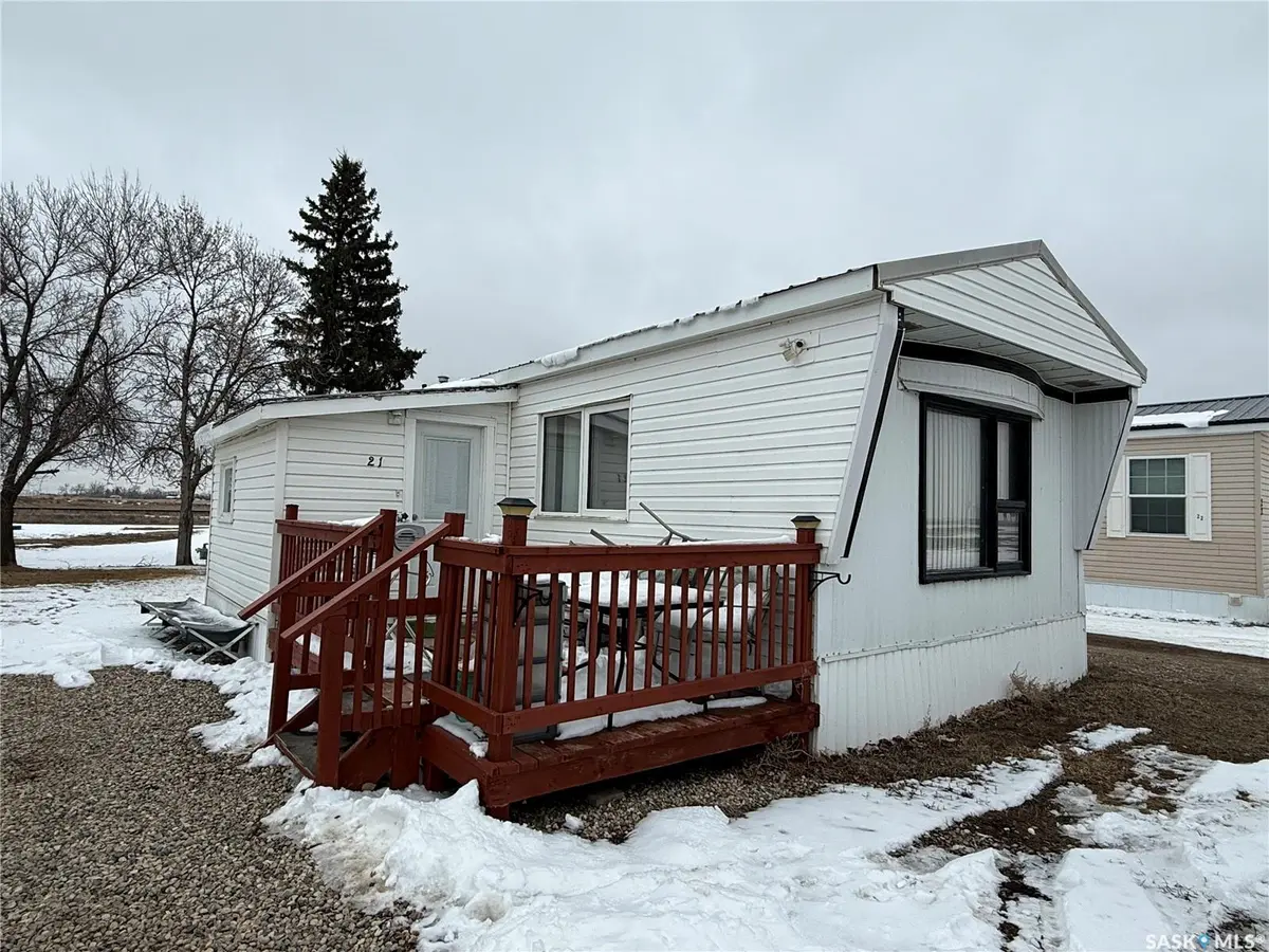 21 Navou PARK, Weyburn, SK S4H 2J8