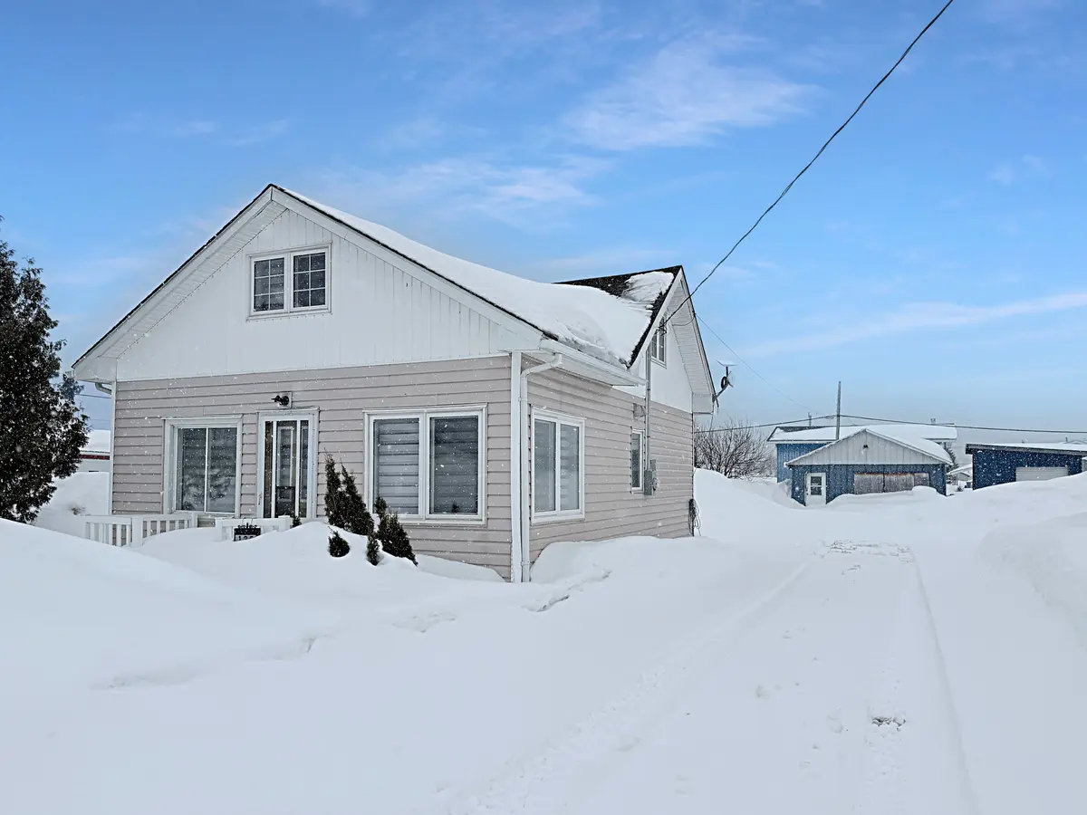 135 Queen ST, Mattice-val Cote, ON P0L 1T0