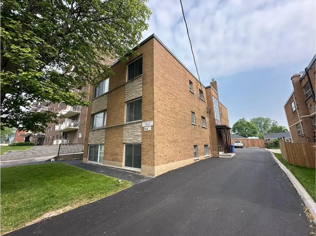 981 Mohawk RD E, Hamilton, ON L8T 2R9