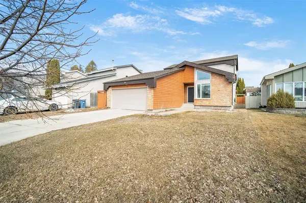 15 Becontree Bay, Winnipeg, MB R2N 2X9