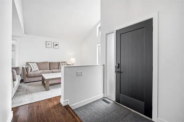 15 Becontree Bay, Winnipeg, MB R2N 2X9